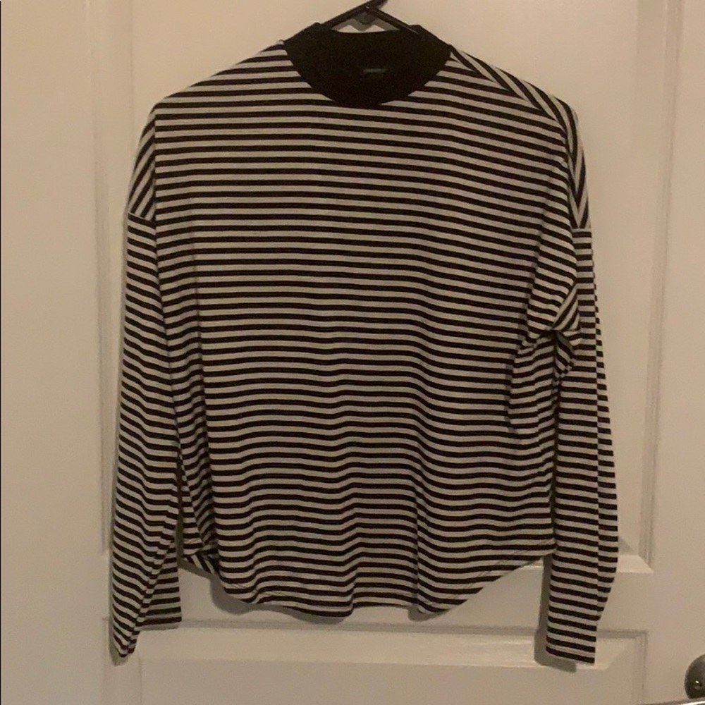 Black and white striped long sleeve tee